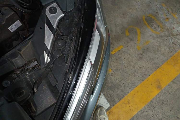 Used Audi A4L 2017 40 TFSI Fashion Model Engine Bay Left