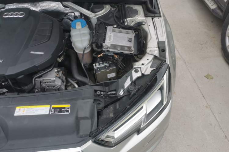 Used Audi A4L 2017 40 TFSI Fashion Model Engine Bay Left