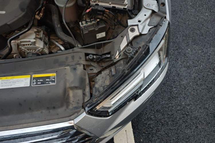 Used Audi A4L 2017 Plus 40 TFSI Ambition Model Engine Bay Left