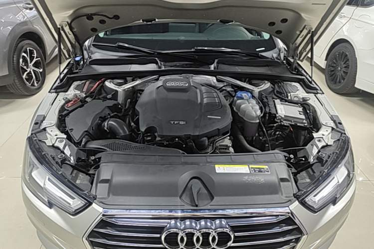Used Audi A4L 2017 Plus 40 TFSI Fashion Model Engine Bay