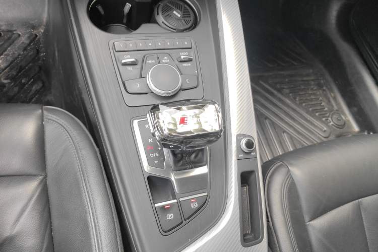 Used Audi A4L 2017 40 TFSI Fashion Model Gear Lever