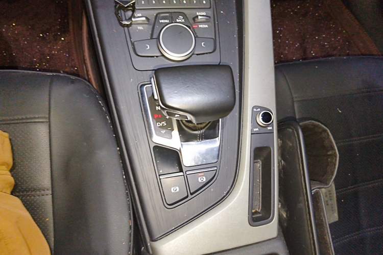 Used Audi A4L 2017 Plus 40 TFSI Ambition Model Gear Lever