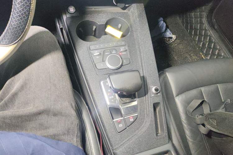 Used Audi A4L 2017 40 TFSI Fashion Model Gear Lever