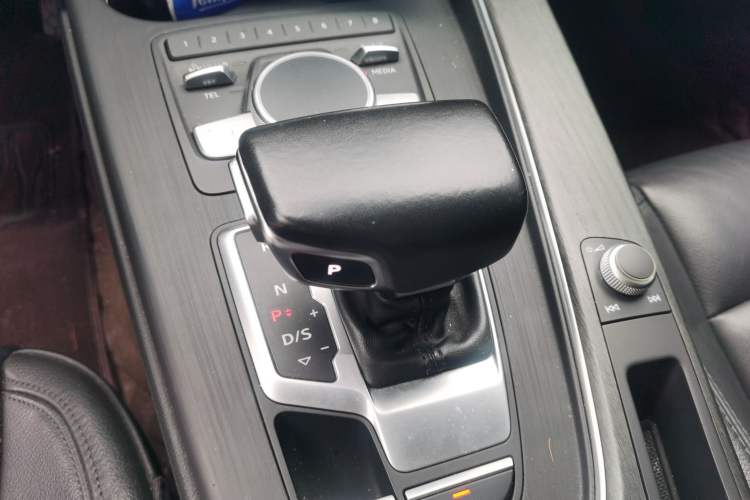 Used Audi A4L 2017 Plus 45 TFSI quattro Sport model Gear Lever