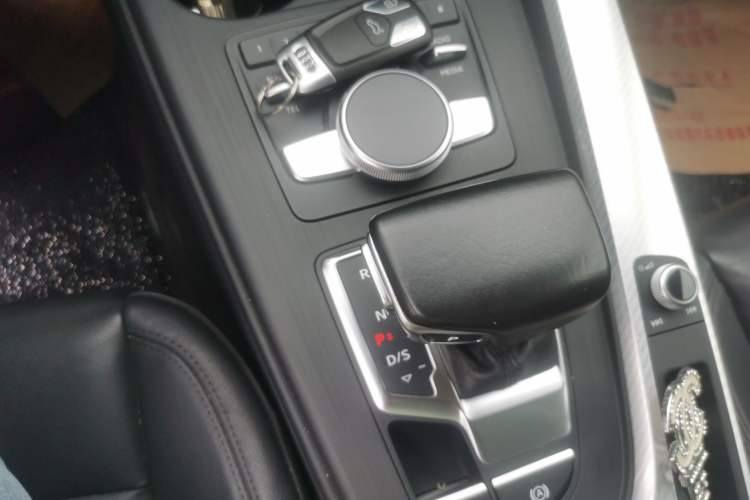 Used Audi A4L 2017 40 TFSI Fashion Model Gear Lever