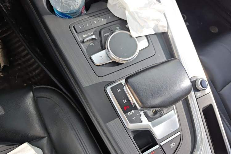 Used Audi A4L 2017 Plus 40 TFSI Fashion Model Gear Lever
