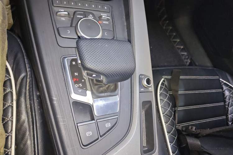 Used Audi A4L 2017 Plus 40 TFSI Ambition Model Gear Lever