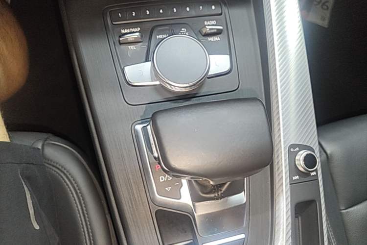 Used Audi A4L 2017 Plus 40 TFSI Fashion Model Gear Lever