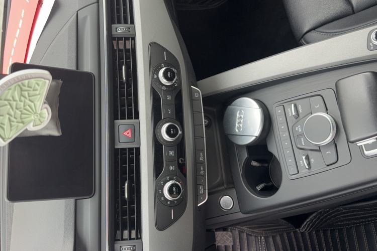 Used Audi A4L 2017 Plus 40 TFSI Ambition Model Interior 4