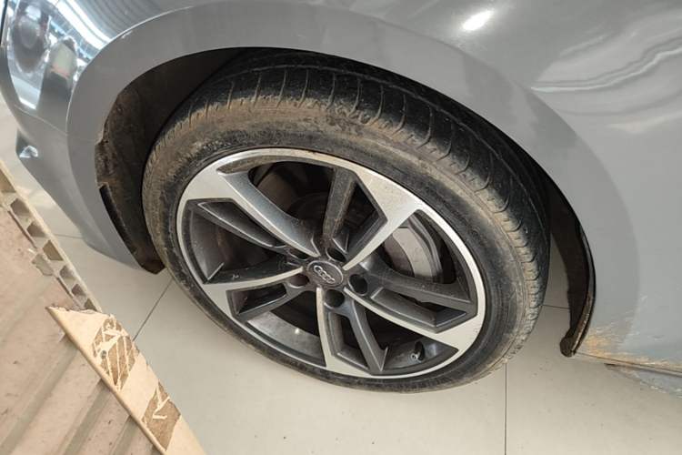 Used Audi A4L 2017 45 TFSI quattro Style Edition Left Front Wheel Hub
