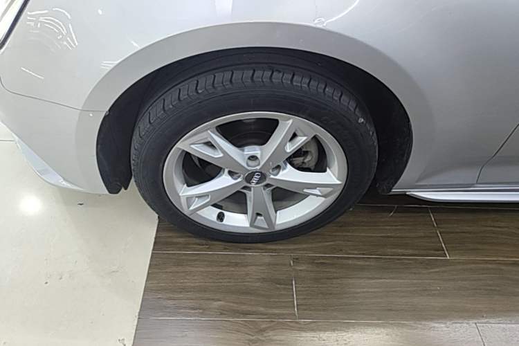 Used Audi A4L 2017 40 TFSI Fashion Model Left Front Wheel Hub