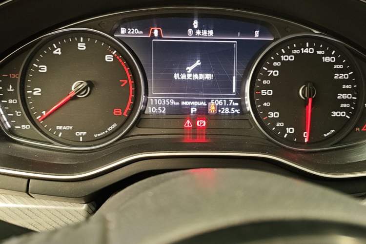 Used Audi A4L 2017 40 TFSI Fashion Model Odometer Close Up