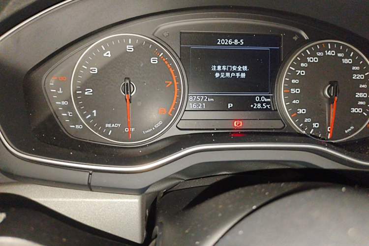 Used Audi A4L 2017 Plus 40 TFSI Ambition Model Odometer Close Up