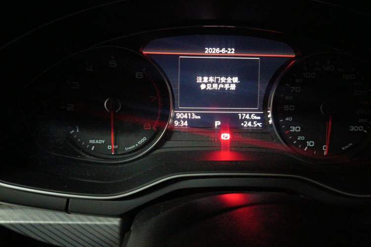 Used Audi A4L 2017 40 TFSI Fashion Model Odometer Close Up