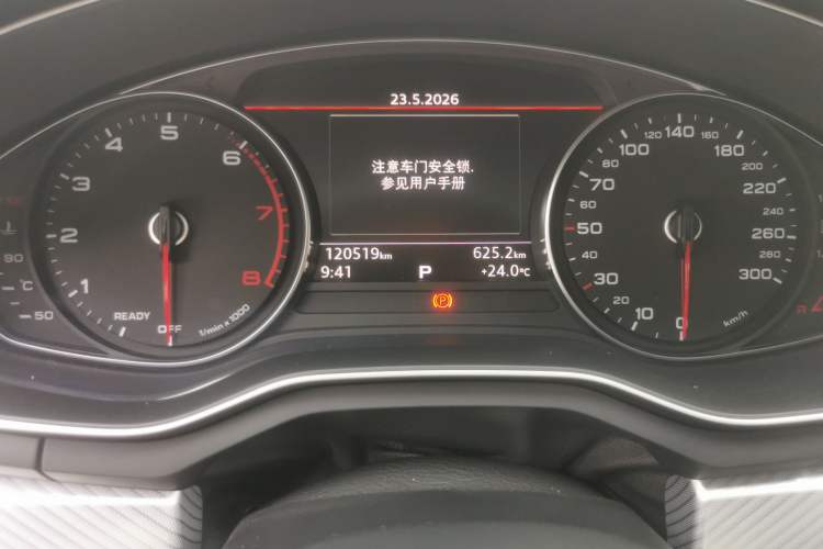 Used Audi A4L 2017 40 TFSI Fashion Model Odometer Close Up
