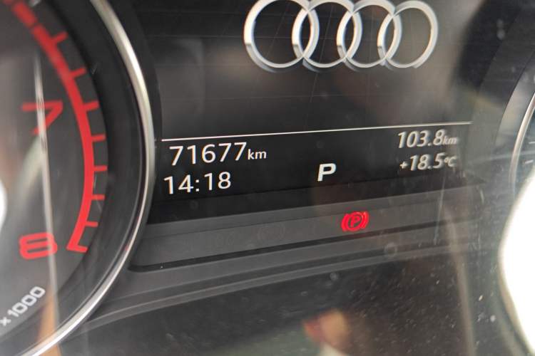 Used Audi A4L 2017 Plus 40 TFSI Fashion Model Odometer Close Up