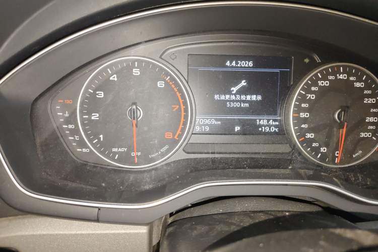 Used Audi A4L 2017 Plus 40 TFSI Ambition Model Odometer Close Up