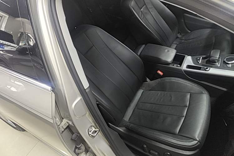 Used Audi A4L 2017 Plus 40 TFSI Fashion Model Right Front Seat