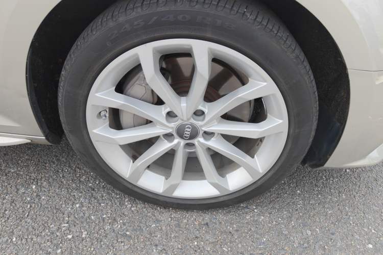 Used Audi A4L 2017 Plus 45 TFSI quattro Stylish Model Right Front Wheel Hub