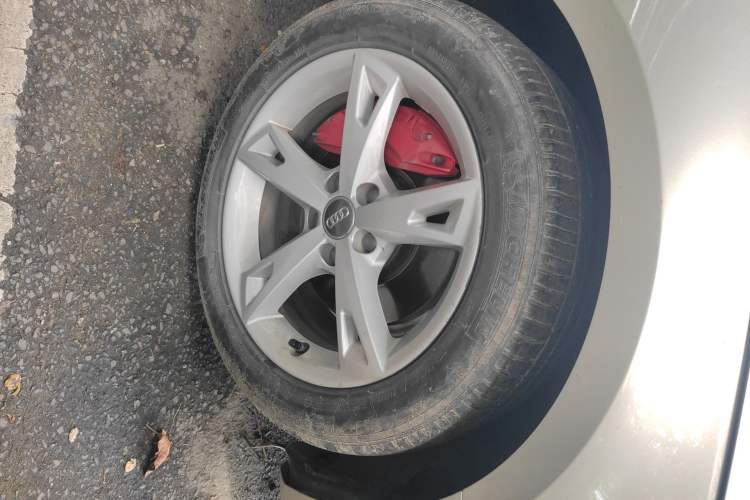 Used Audi A4L 2017 40 TFSI Fashion Model Right Front Wheel Hub