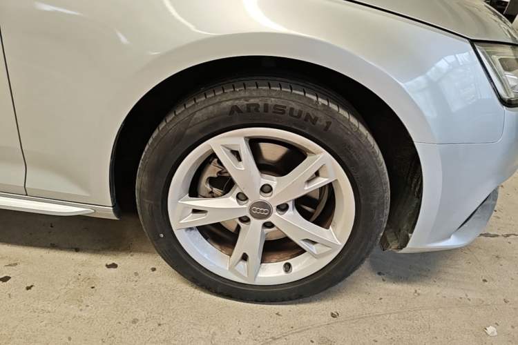 Used Audi A4L 2017 40 TFSI Fashion Model Right Front Wheel Hub