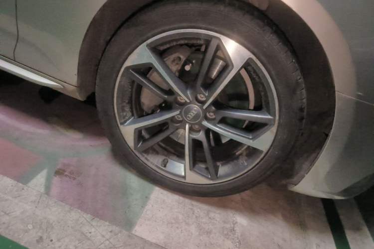 Used Audi A4L 2017 Plus 45 TFSI quattro Sport model Right Front Wheel Hub
