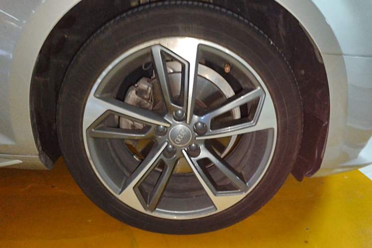 Used Audi A4L 2017 Plus 40 TFSI Ambition Model Right Front Wheel Hub