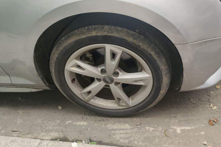 Used Audi A4L 2017 40 TFSI Fashion Model Right Front Wheel Hub