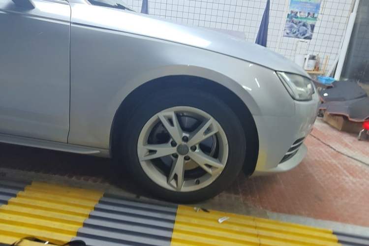 Used Audi A4L 2017 Plus 40 TFSI Fashion Model Right Front Wheel Hub