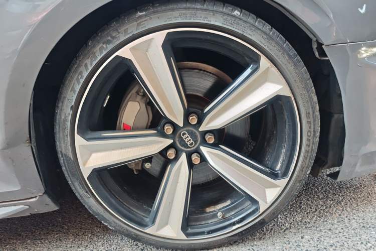 Used Audi A4L 2017 Plus 45 TFSI quattro Sport model Right Front Wheel Hub