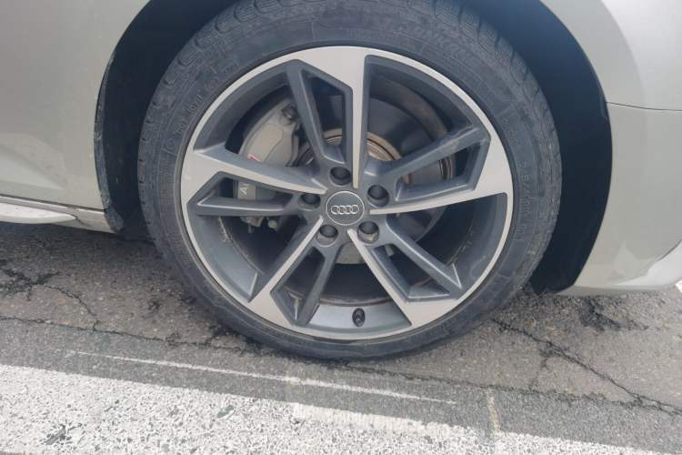 Used Audi A4L 2017 Plus 45 TFSI quattro Sport model Right Front Wheel Hub