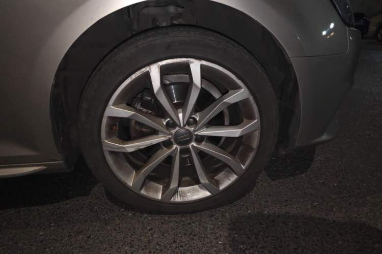 Used Audi A4L 2017 40 TFSI Style Edition Right Front Wheel Hub