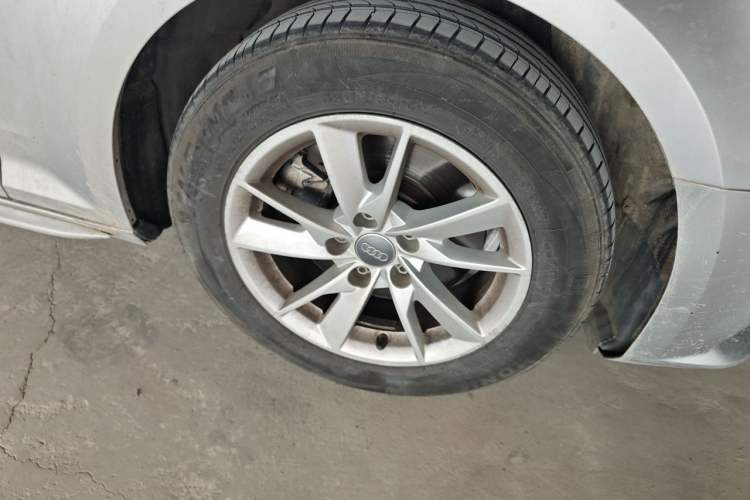 Used Audi A4L 2017 40 TFSI Ambition Edition Right Front Wheel Hub