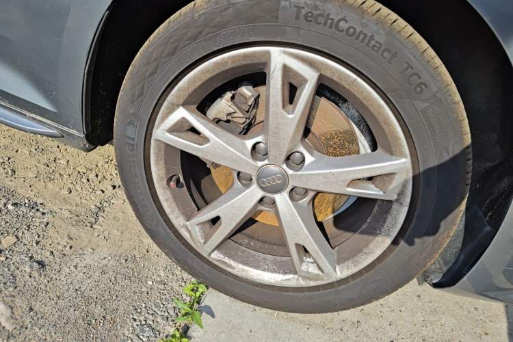 Used Audi A4L 2017 Plus 40 TFSI Fashion Model Right Front Wheel Hub
