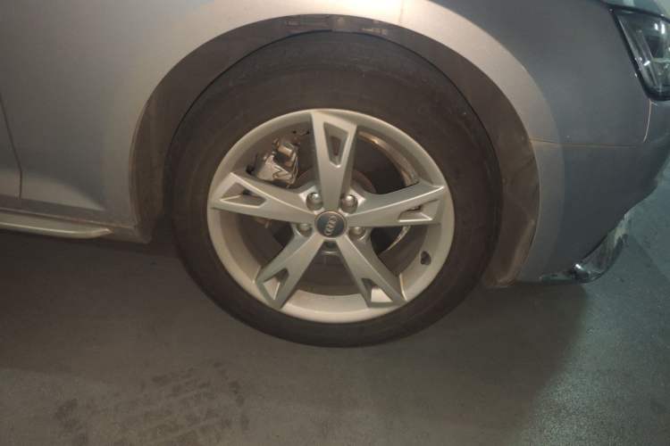 Used Audi A4L 2017 Plus 40 TFSI Fashion Model Right Front Wheel Hub