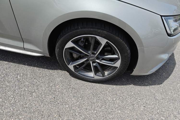 Used Audi A4L 2017 45 TFSI quattro Sport Edition Right Front Wheel Hub