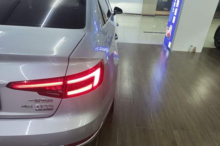 Used Audi A4L 2017 40 TFSI Fashion Model Right Rear Taillight