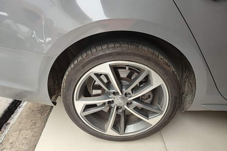 Used Audi A4L 2017 45 TFSI quattro Style Edition Right Rear Wheel Hub
