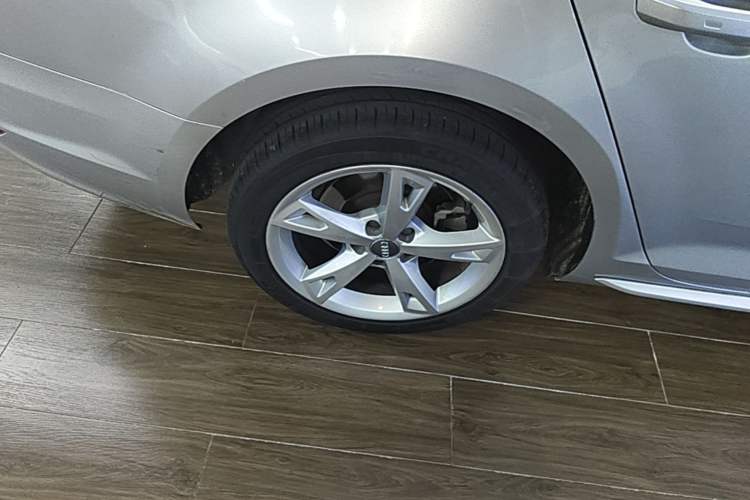 Used Audi A4L 2017 40 TFSI Fashion Model Right Rear Wheel Hub