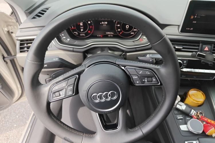 Used Audi A4L 2017 Plus 45 TFSI quattro Stylish Model Steering Wheel