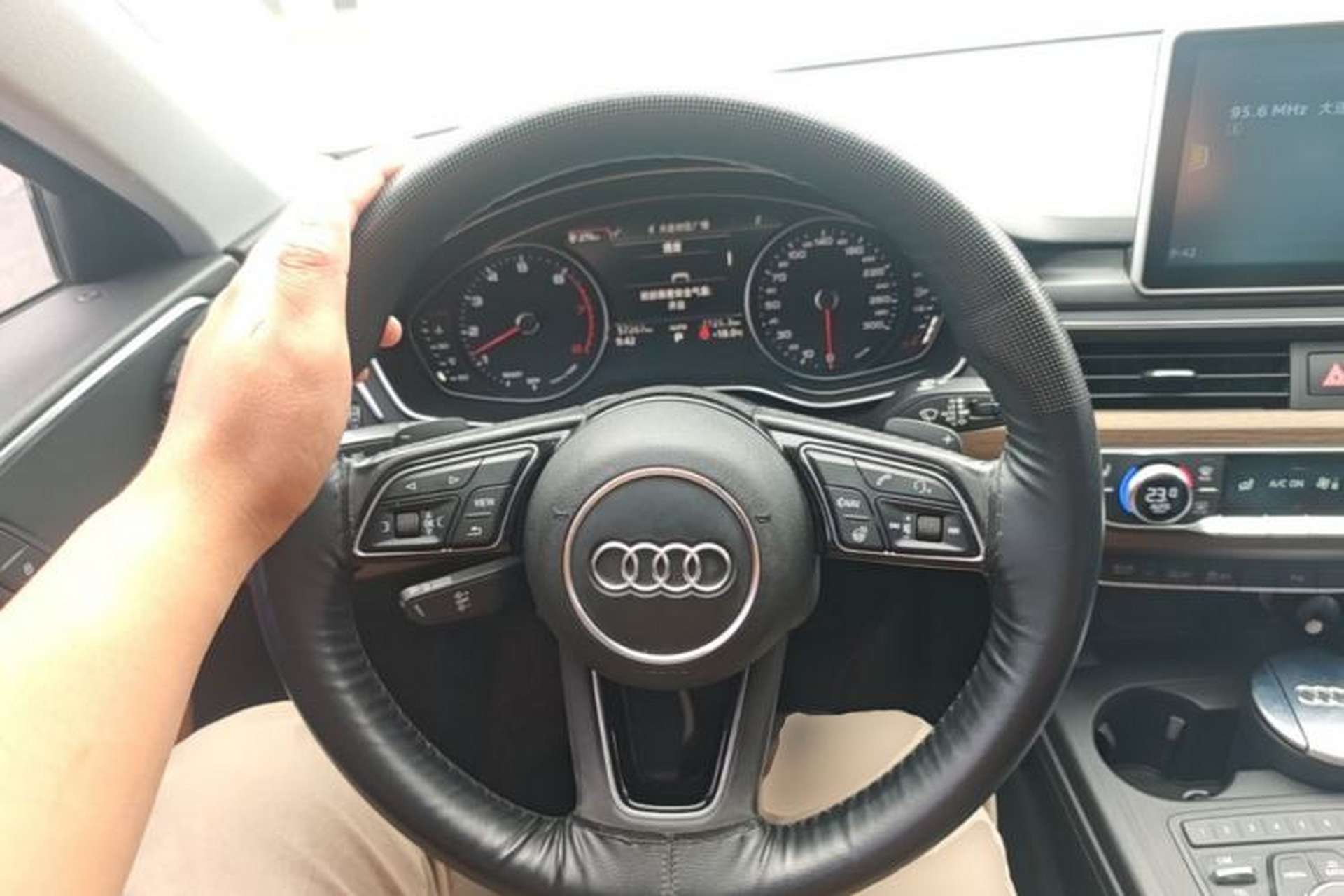 Used Audi A4L 2017 40 TFSI Fashion Model Steering Wheel