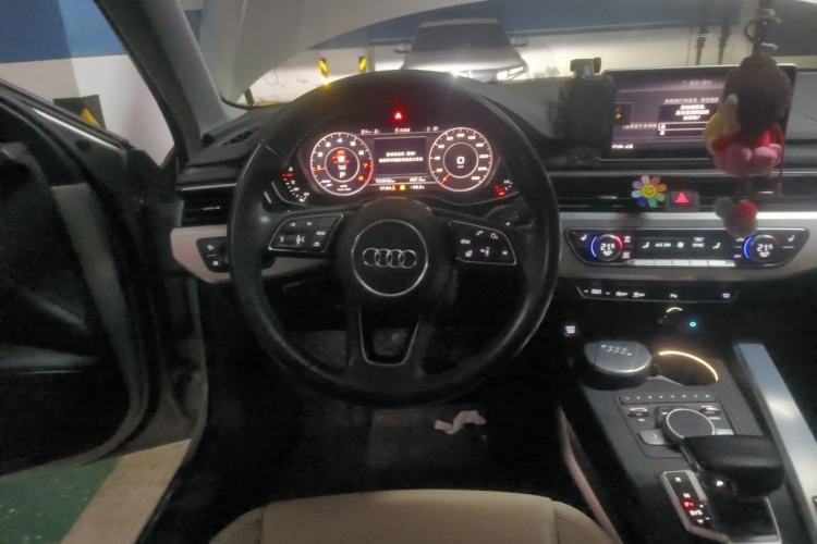 Used Audi A4L 2017 Plus 45 TFSI quattro Sport model Steering Wheel