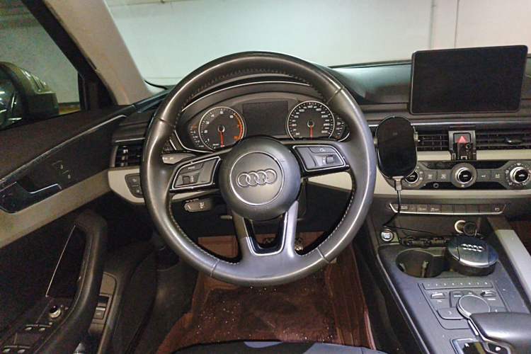 Used Audi A4L 2017 Plus 40 TFSI Ambition Model Steering Wheel