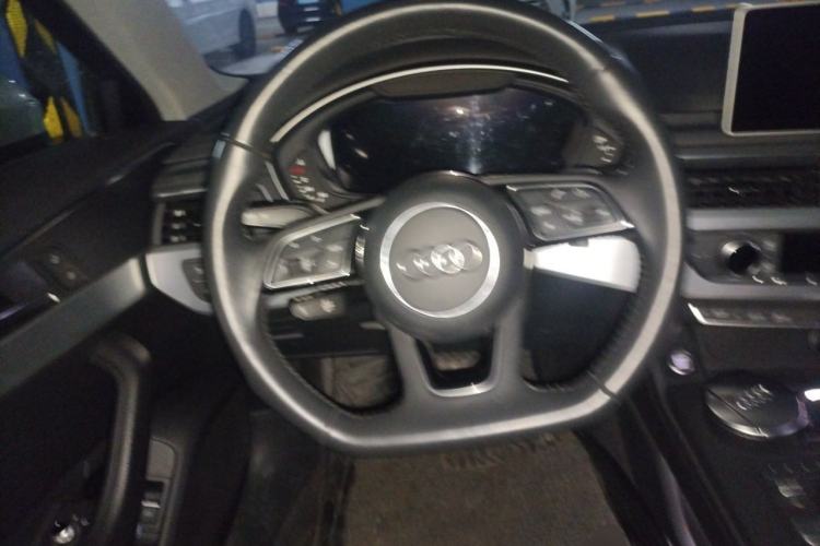 Used Audi A4L 2017 Plus 40 TFSI Sport Model Steering Wheel