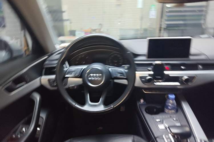 Used Audi A4L 2017 Plus 40 TFSI Fashion Model Steering Wheel