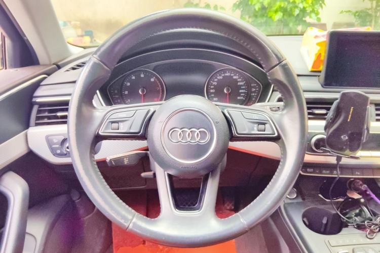 Used Audi A4L 2017 40 TFSI Fashion Model Steering Wheel