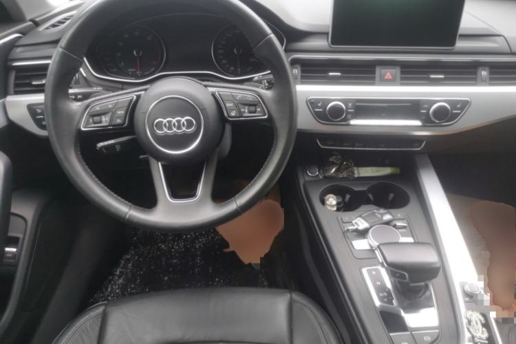 Used Audi A4L 2017 40 TFSI Fashion Model Steering Wheel