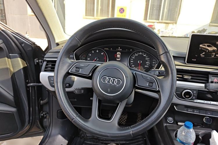 Used Audi A4L 2017 Plus 40 TFSI Fashion Model Steering Wheel