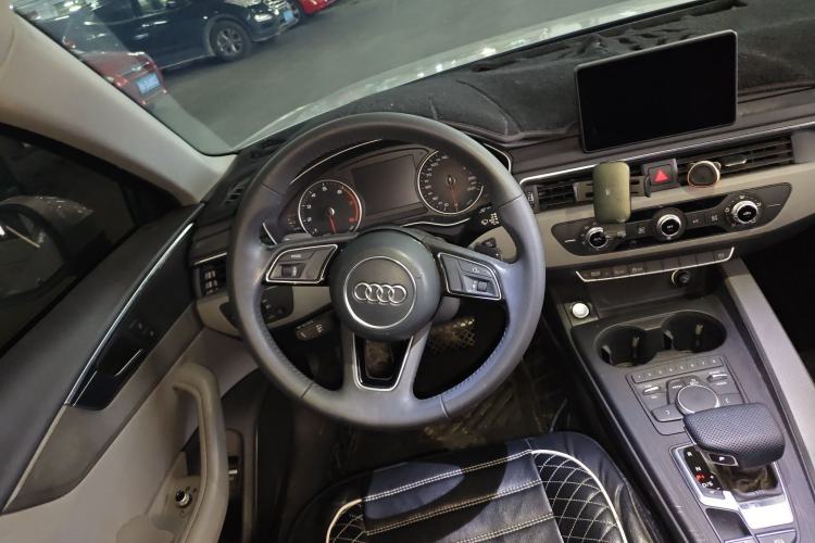 Used Audi A4L 2017 Plus 40 TFSI Ambition Model Steering Wheel