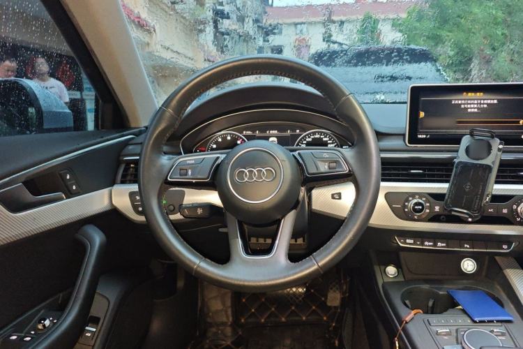 Used Audi A4L 2017 Plus 40 TFSI Ambition Model Steering Wheel
